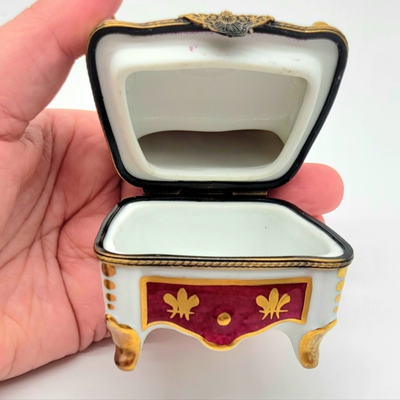 Authentic Limoges Royal Throne Trinket Box with Sceptor, Peint Mein w/ Gold Gilt - Picture 9 of 10